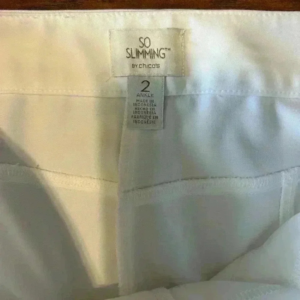 White Cream Capri Pants Stretch Women’s Size Medium CHICO’S - Picture 10 of 10